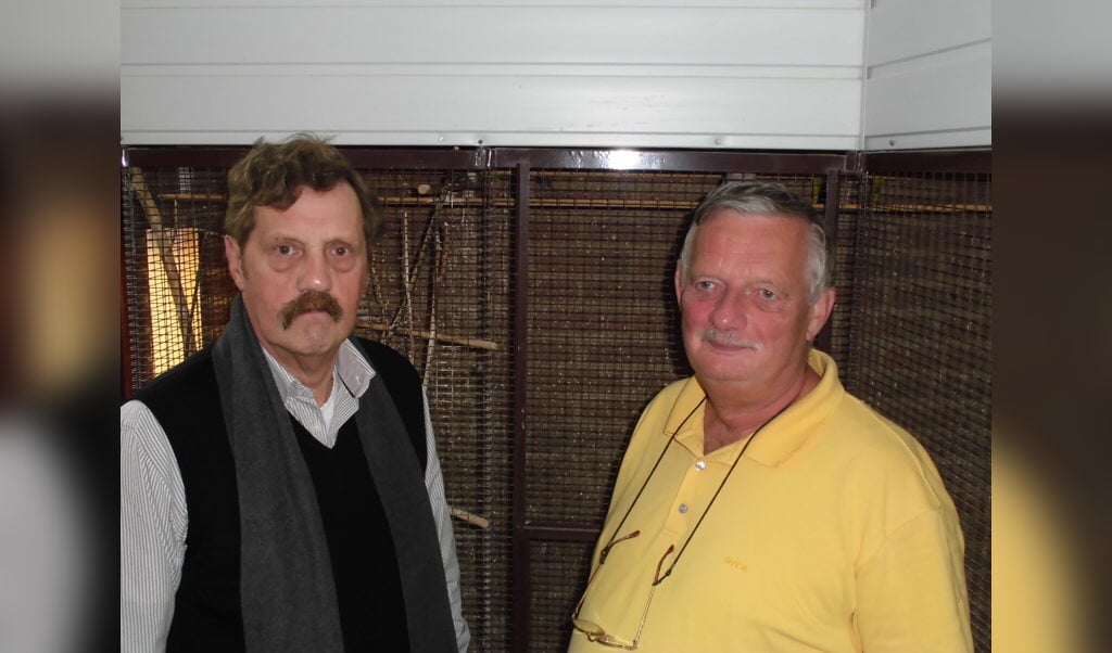 ?Ton Jacobse (links) en Rijk van Zanten; bestuursleden van de vogelvereniging.