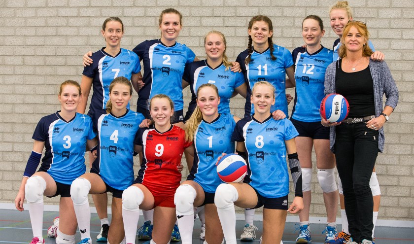 Het jonge Dames 1 team. (foto Ron Beenen)