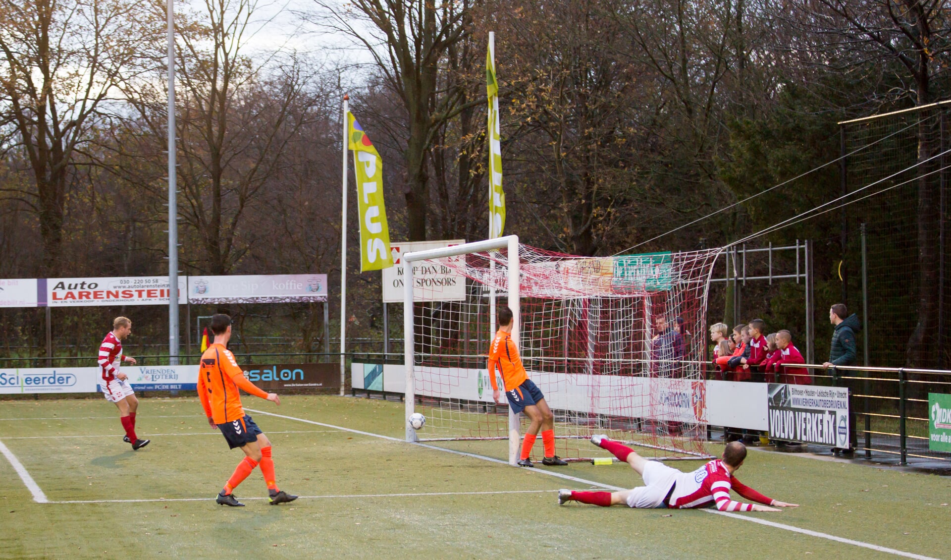 FC De Bilt en SVL zetten een mooie bekerwedstrijd neer. (foto Henk Willemsen)