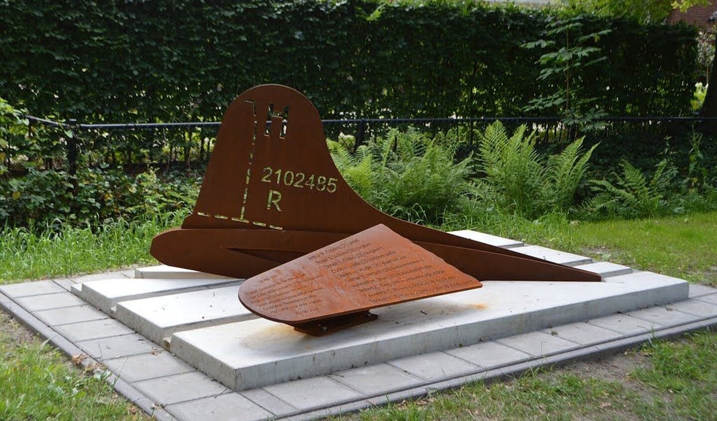 Het B17 monument in Groenekan was aanleiding voor het schrijven van een boek over de stille helden van Groenekan.