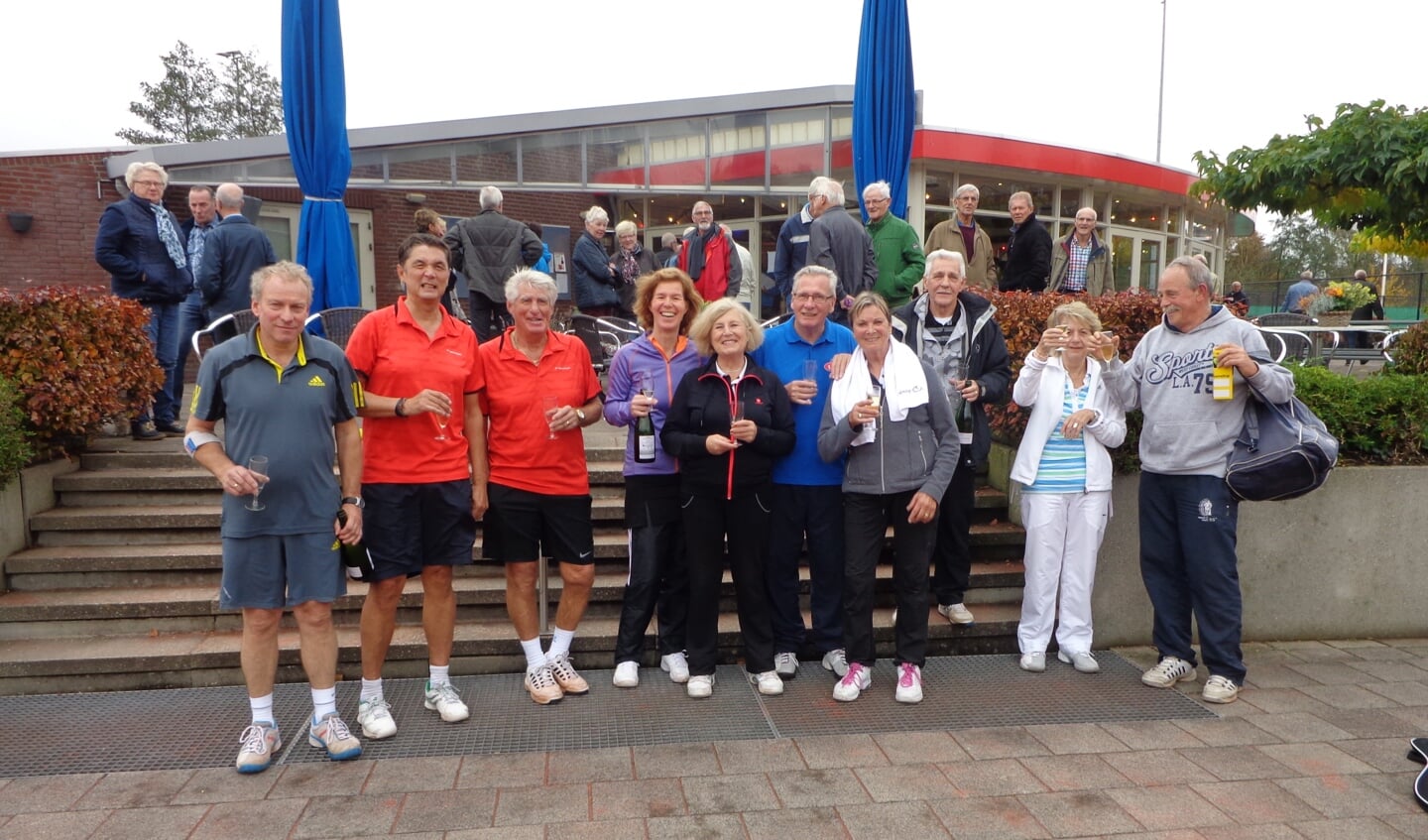 V.l.n.r. de finalisten Wim van Leeuwen (FAK), Freek Schrander (At Risk), Hennie Teunissen (At Risk), Ellen Blaas (Meijenhage), Martha van den Dijssel (Helios) Hans Bakker (PVC), José Rossewij (FAK), Eddy Deurhof (FAK), Anneke Bakker (PVC) en Richard Smits (Hercules).