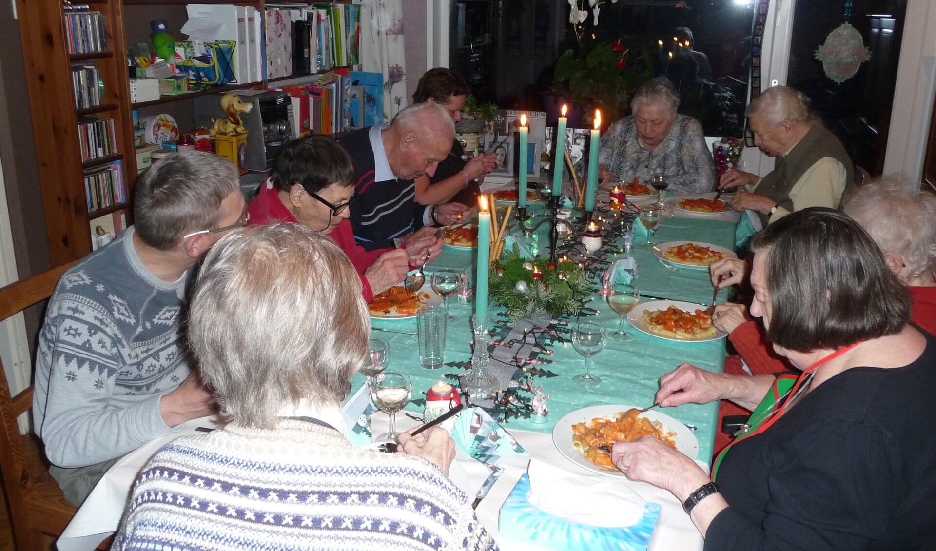 Op beide locaties genoten de gasten van een gezellig intiem diner, volledig in kerstsfeer.