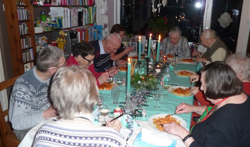 Op beide locaties genoten de gasten van een gezellig intiem diner, volledig in kerstsfeer.  