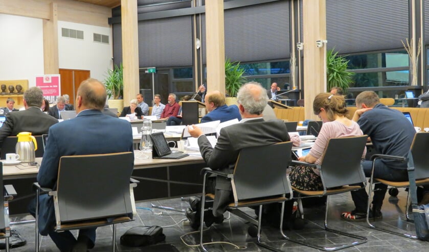 De raadsvergadering eindigde weer na het middernachtelijk uur.