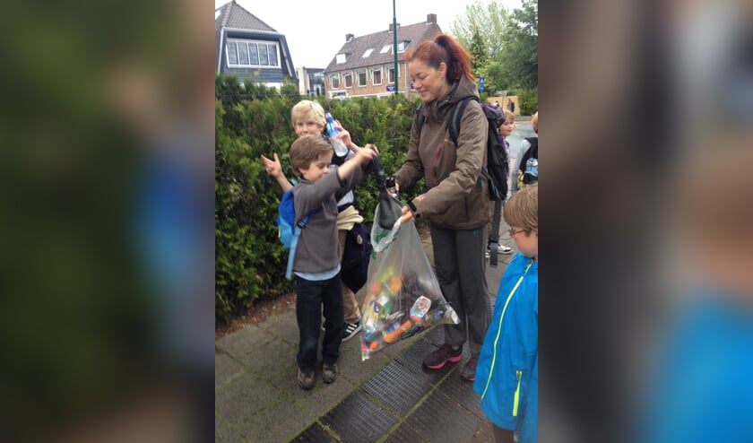 Lucca vind een dameslaars. Onder het motto 'Plastic soep begint op je stoep!' was tijdens de Avond4Daagse een aantal 'Trash Hunters' actief. Daarmee helpen ze de Plastic Soup Foundation om in kaart te brengen wat er op straat ligt, waar het ligt én wordt het meteen opgeruimd.