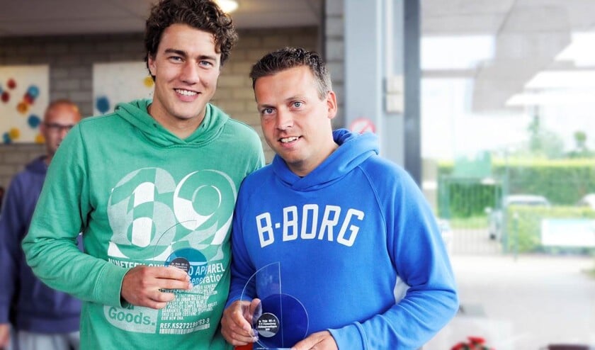 Bij de mannen ging de finale tussen Ronald van de Brink en Bas Hoppenbrouwer (links). Verloor Ronald vorig jaar nog de finale, dit jaar was hij degene die de beker mee naar huis kon nemen en zijn naam op the wall of fame mag plaatsen. (foto Mariël Merkus)