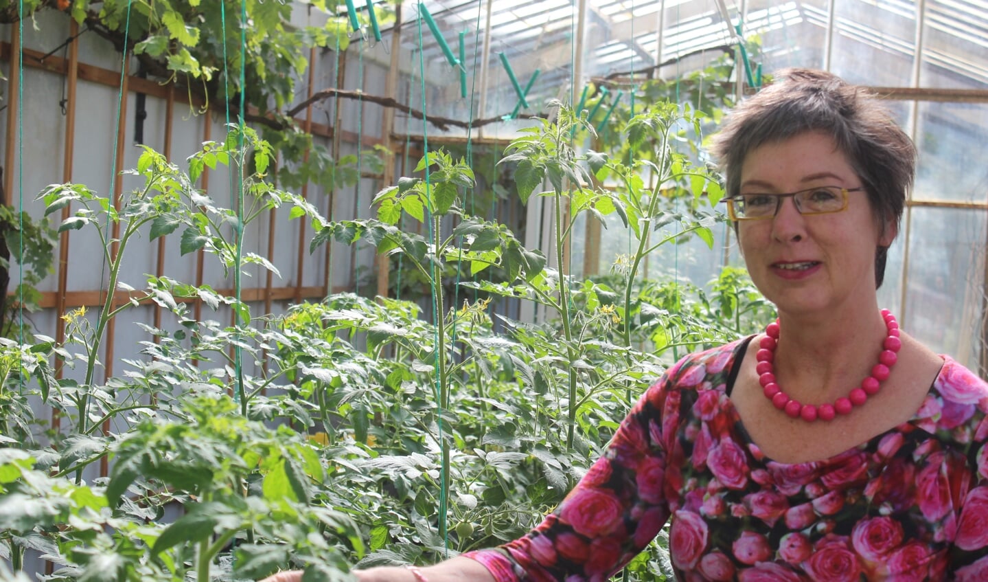 Elly Rijnbeek op Tuinderij Eyckenstein: ’Met de schrijfoefeningen borrelen de herinneringen soms vanzelf op.’