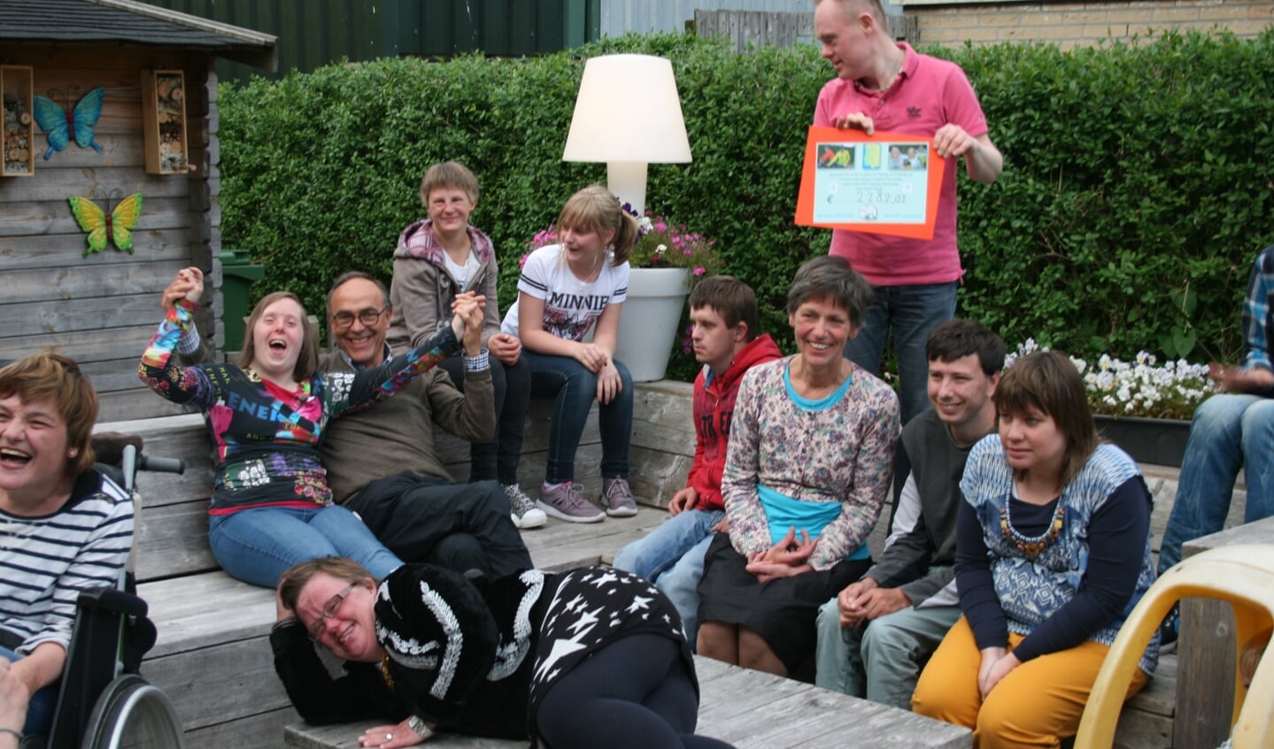 De bewoners zijn blij met het opgehaalde bedrag voor een nieuwe tuinkas.