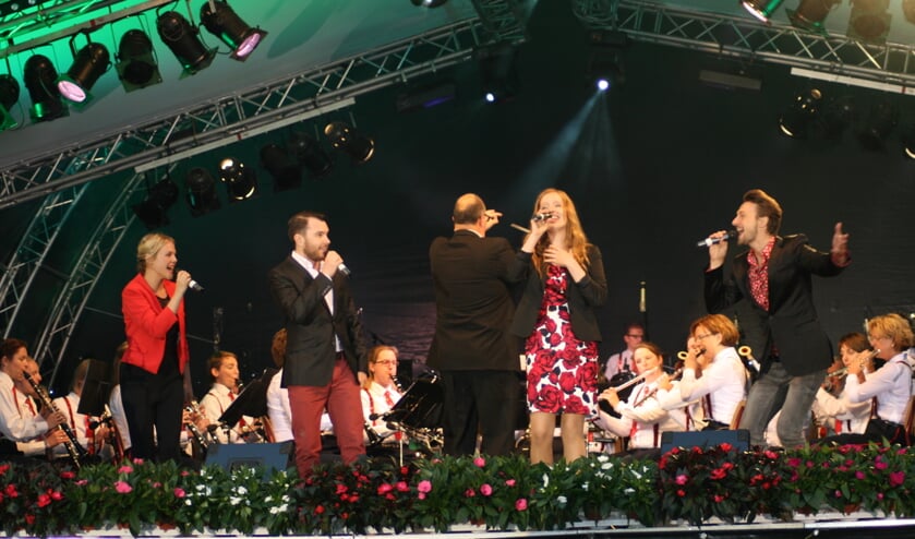 De jublieumviering van de KBH mondt uit in een waar feestje. (foto Judith Firet)