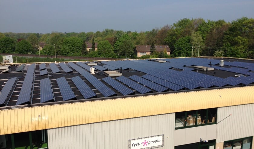340 panelen moeten samen 80.000 kWh per jaar op gaan brengen.