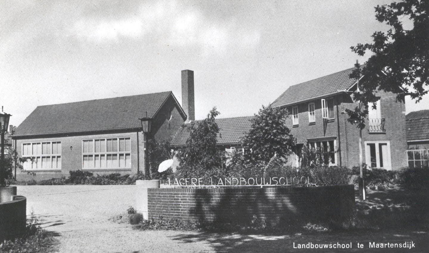 Cor begon als leraar op de Lagere Landbouwschool aan de Maartensdijkse Dorpsweg. (foto uit de verzameling van Rienk Miedema)