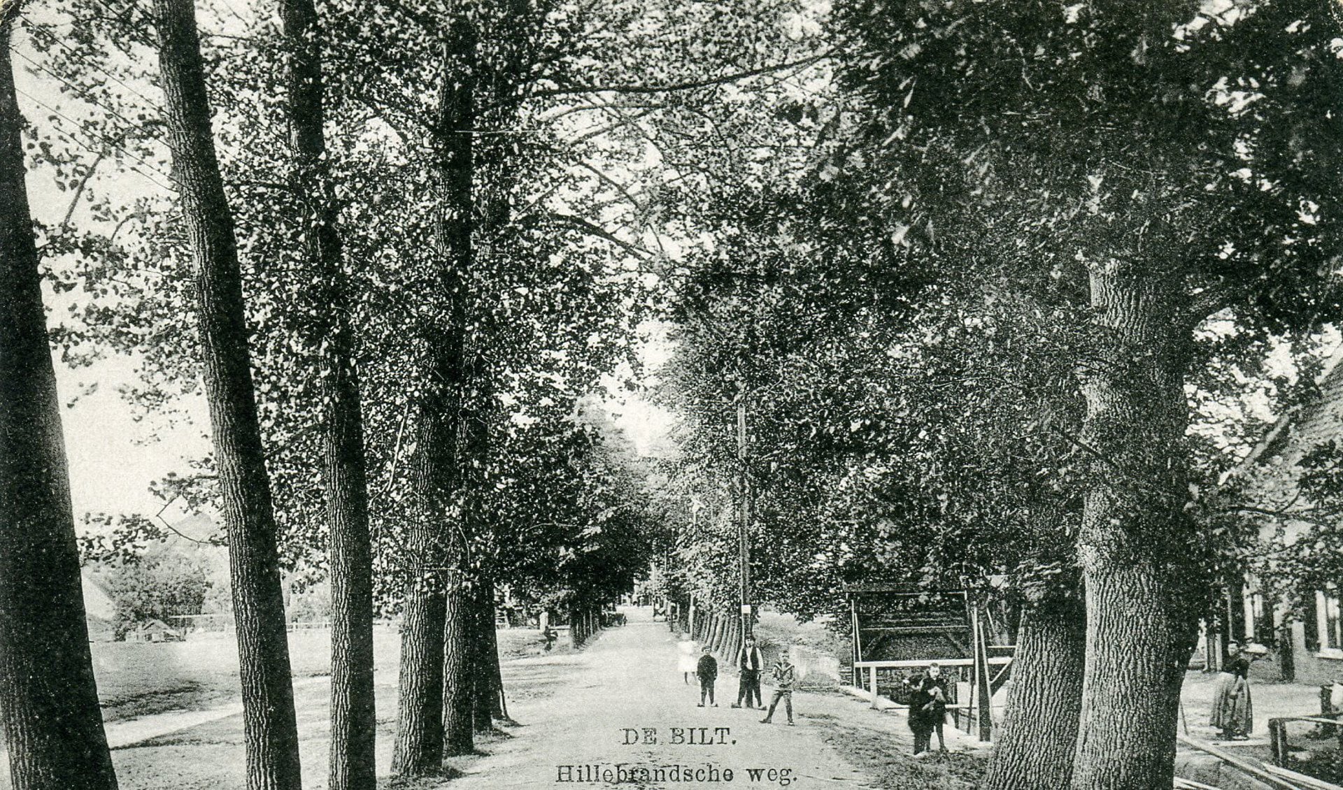 De Bunnikseweg werd in 1918 nog niet onderbroken door de rondweg.  Dit gedeelte van de Bunnikseweg werd ook wel de Hillebrandseweg genoemd. Later is de straatnaam van dit gedeelte van de Bunnikseweg gewijzigd in Kapelweg.