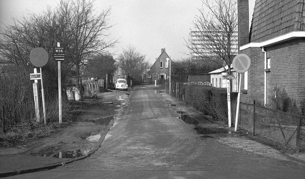 Het huis van de opzichter van de Gemeentewerf aan de Waterweg eind jaren zestig. [foto Historische Kring De Bilt]