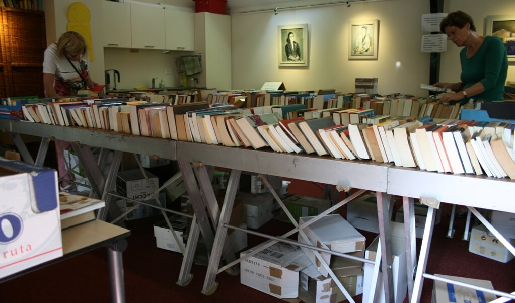 Ruim 2.000 boeken wachten op een nieuwe eigenaar.