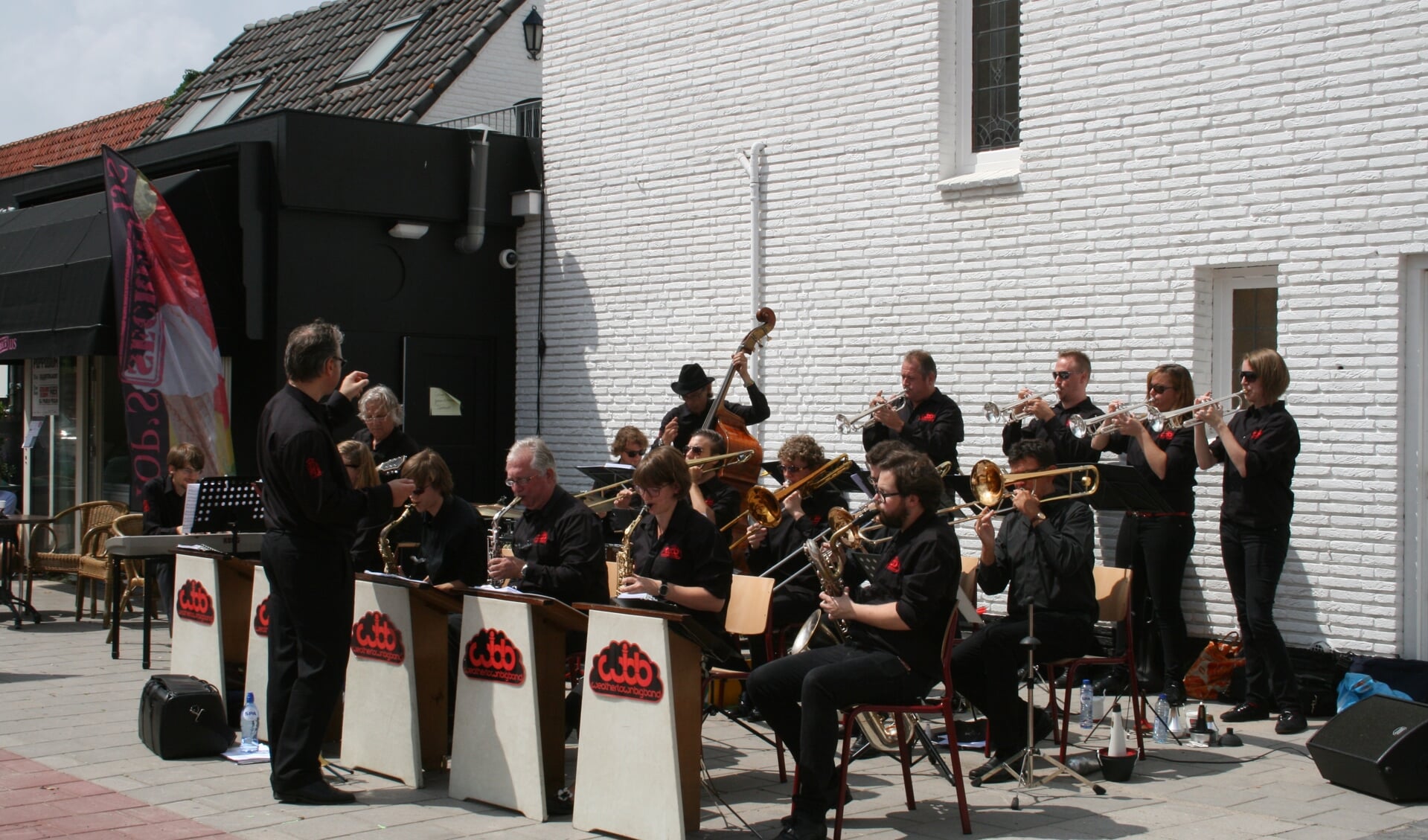 De Weathertown Bigband speelt op Beerschoten.