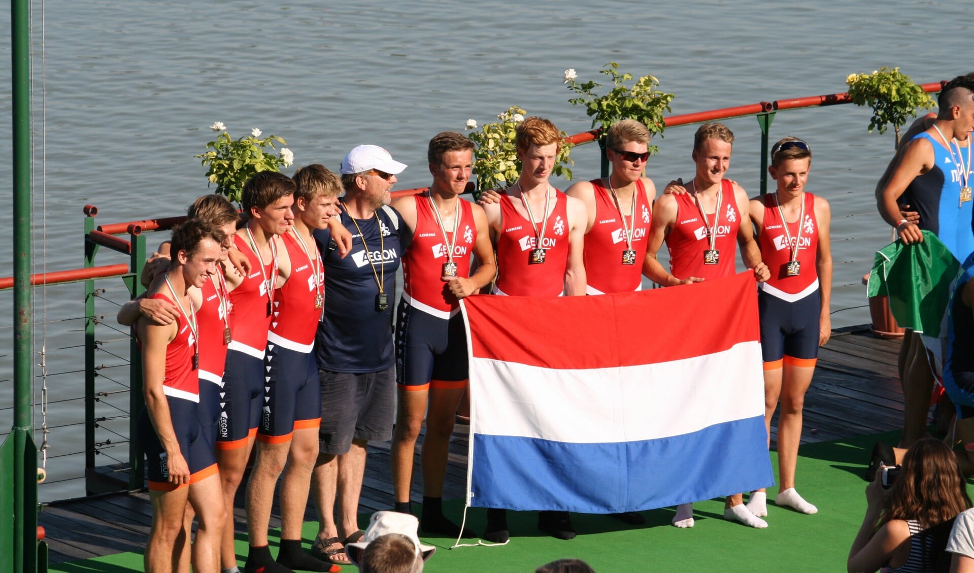 De acht met daarin de andere Viking jongens, gecoacht door de Bilthovense Marijn Algie, , behaalde een zilveren medaille.