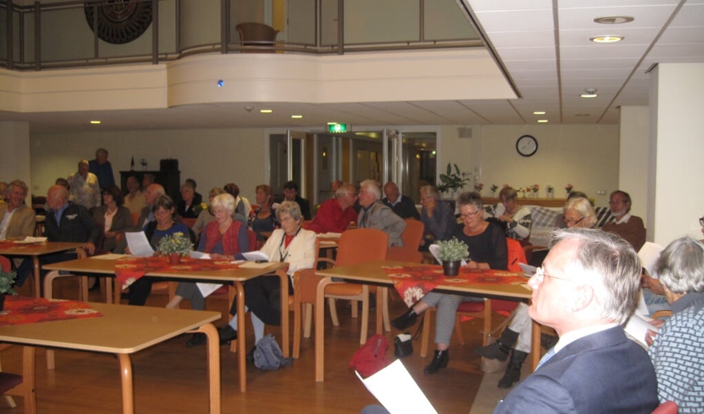 Burgemeester Arjen Gerritsen en 60 bezoekers werden welkom geheten door Ebbe Rost van Tonningen. 