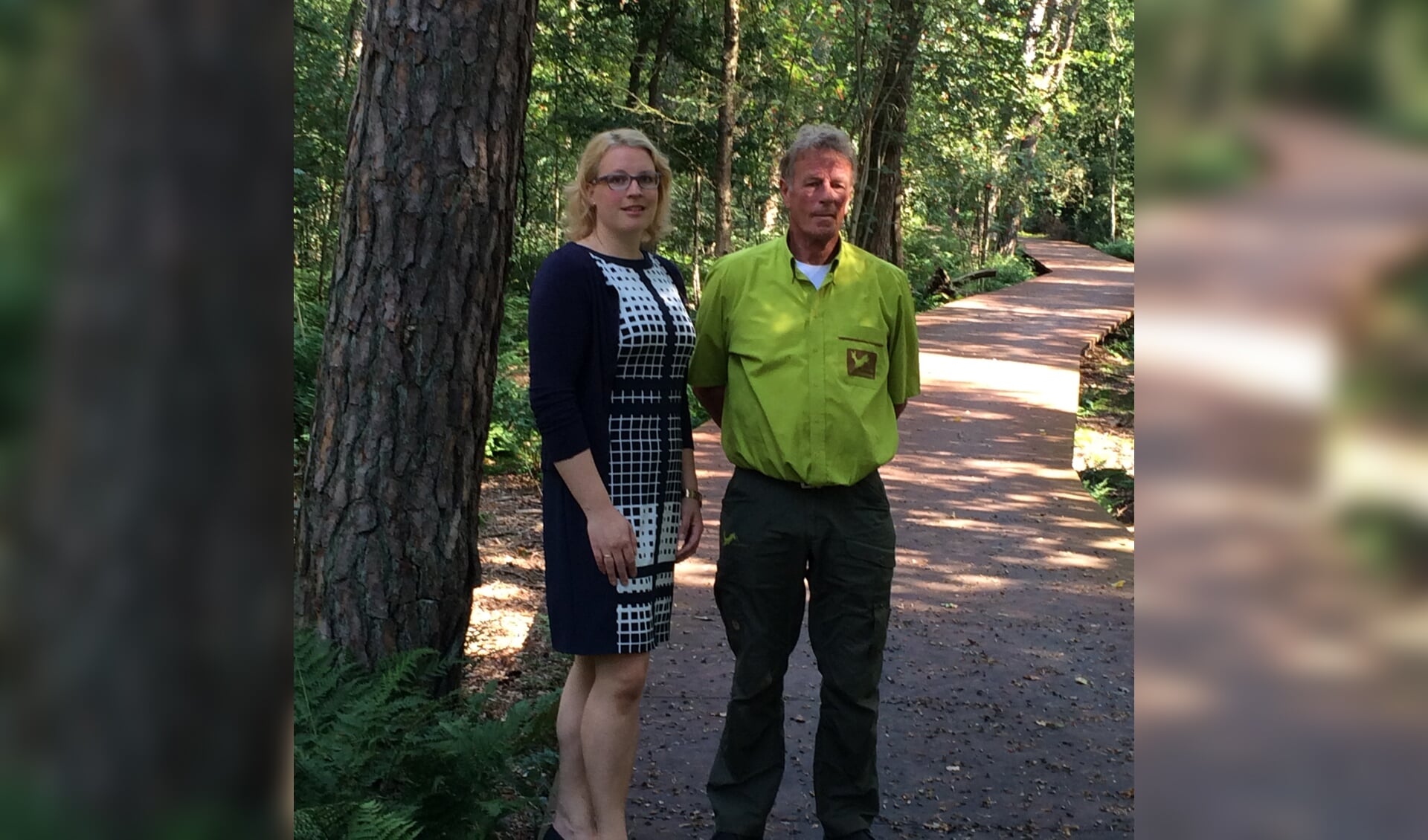 Martine Eggen en Hans Hoogewerf op Natuurbegraafplaats Den en Rust in Bilthoven
