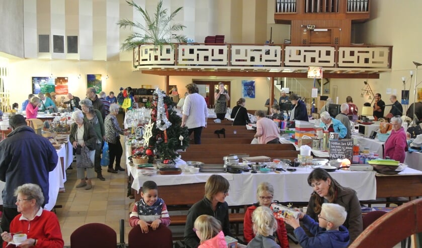 Met de opbrengst wil de kerk het Steunpunt Vluchtelingen helpen met het geven van zwemles voor kinderen van vluchtelingen.