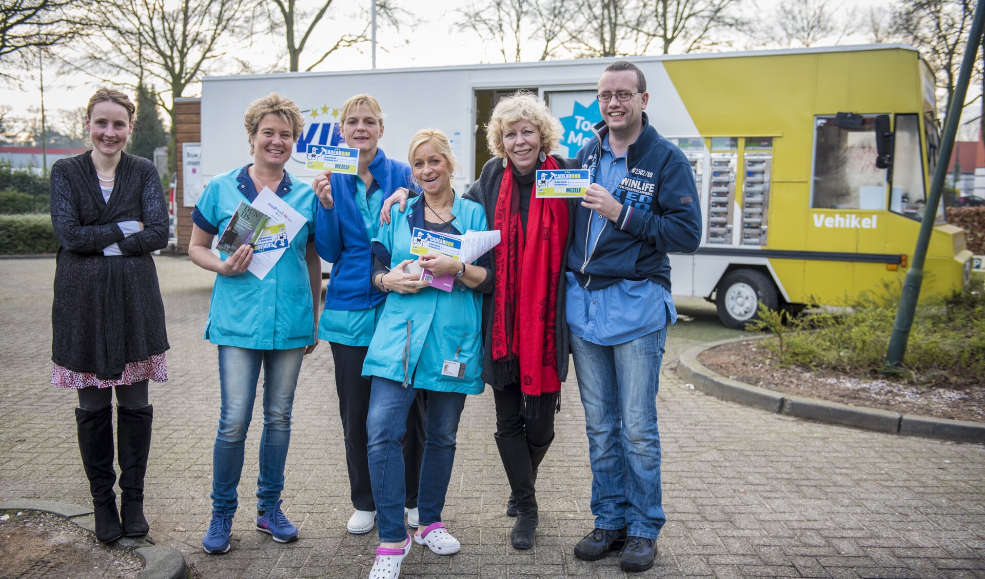 Medewerkers van De Bremhorst hebben een bezoek aan de VIP-bus gebracht..