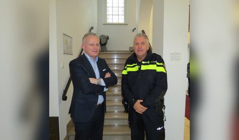 Burgemeester Arjen Gerritsen en basisteamchef Martin Valenkamp.