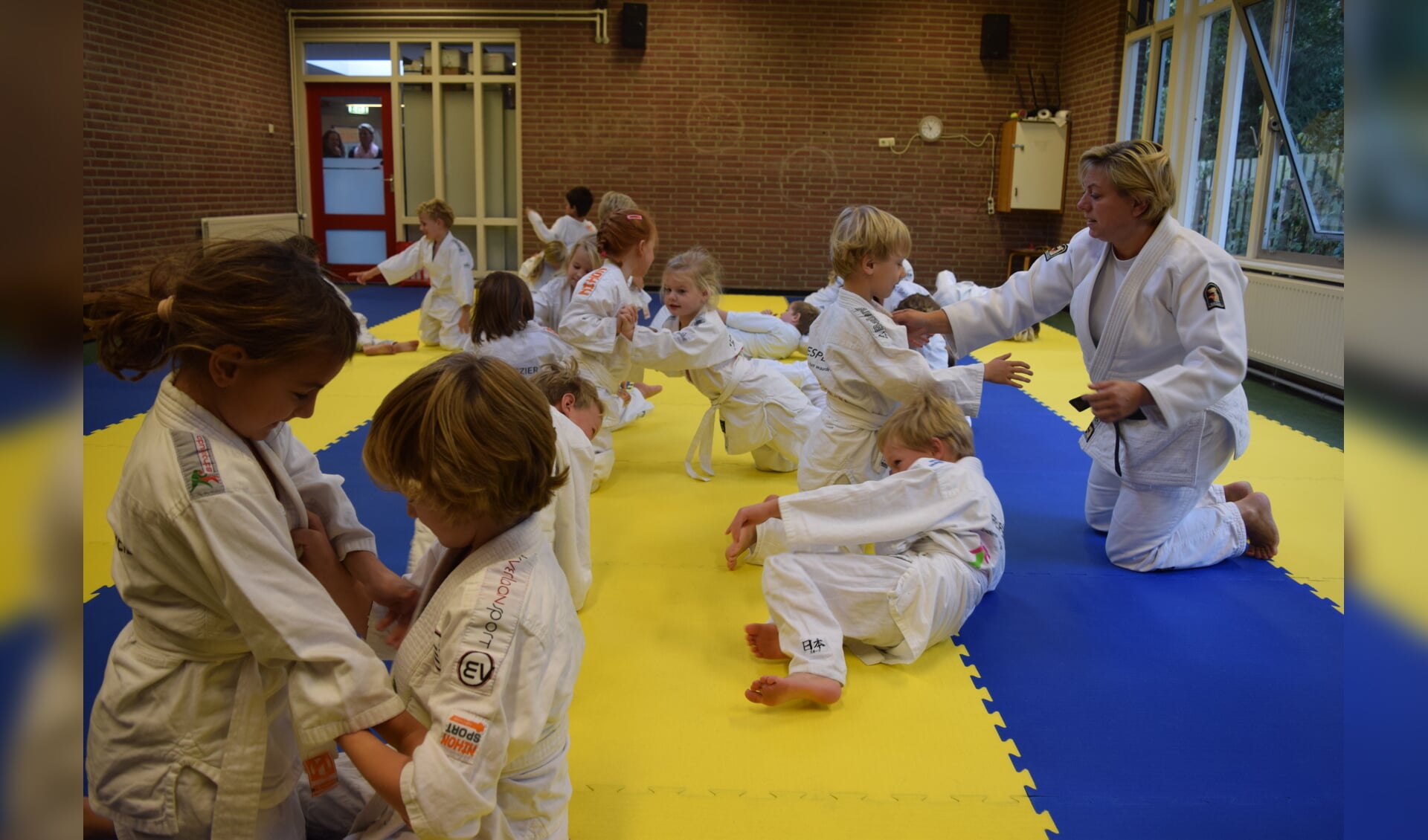 Kinderen krijgen les in alle waarden waar judo voor staat.