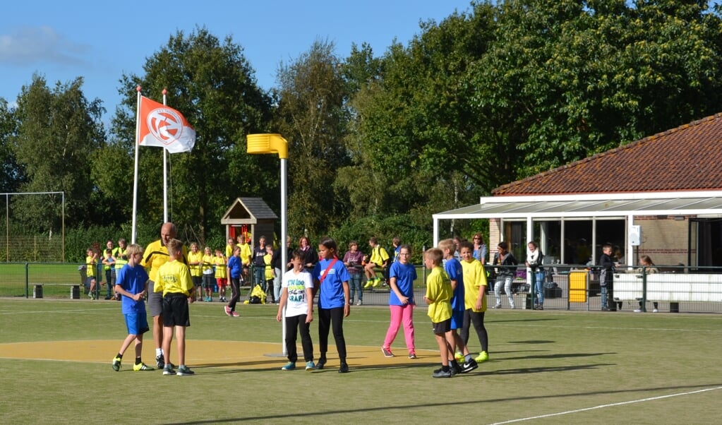 De finale ging tussen het blauw uit Maartensdijk en het geel uit Westbroek. (foto Hester Ploeg)