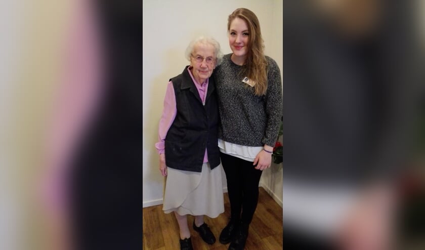 Jennifer overbrugt zonder moeite 3 generaties als maatje.