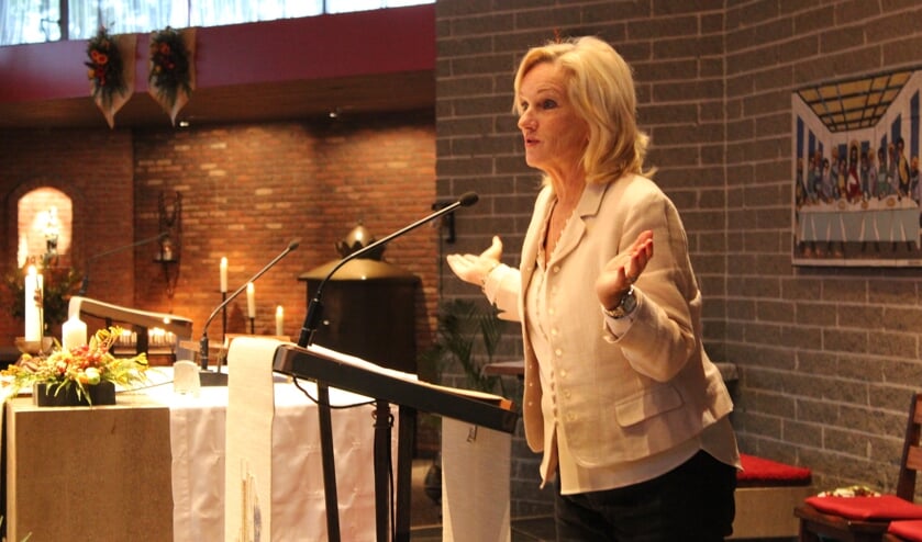 Tineke Schouten is ook in de kerk reuze in haar element.