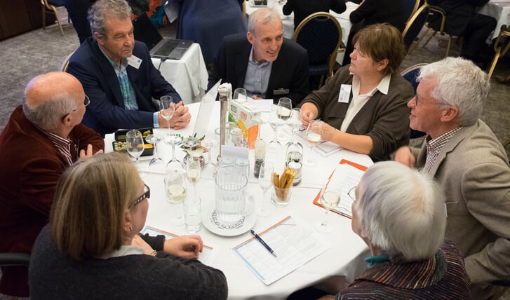Bedrijven en maatschappelijke organisaties vinden elkaar aan tafel. (foto Hans Lebbe / HLP Images)