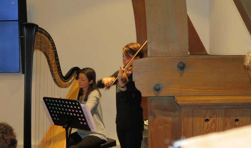 Harpiste Michela Amici en violiste Imogen Eve.