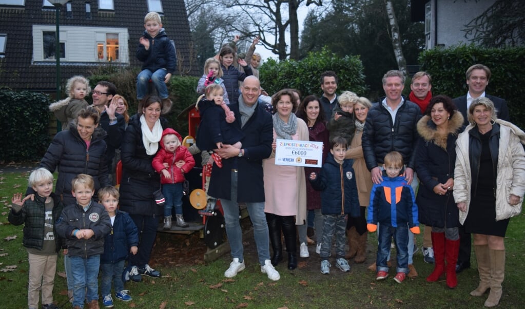 Met een donatie van 6.000 euro kan de speeltuin bij de Merellaan/Koekoekslaan tot grote vreugde van de wijkbewoners opgeknapt worden.