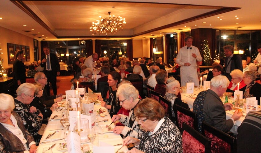 Ruim 140 gasten genoten van een goed diner.