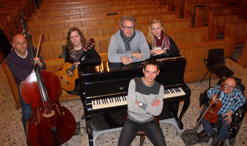 Aan de avond werken mee: Aalt van de Beek en Lianne de Jongh (viool), Willard van Ooij (contrabas), Jannemieke de Jong (gitaar), Mariëlle Schippers (fluit), Hans Schippers (orgel) en Rens de Winter (vleugel).