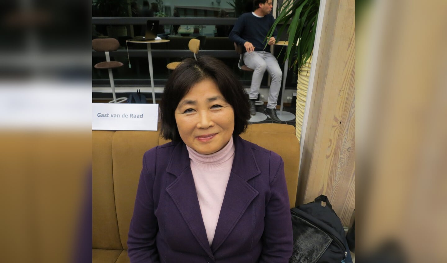Mevrouw Im Sook Yoo woonde als Gast van de Raad de vergadering bij.