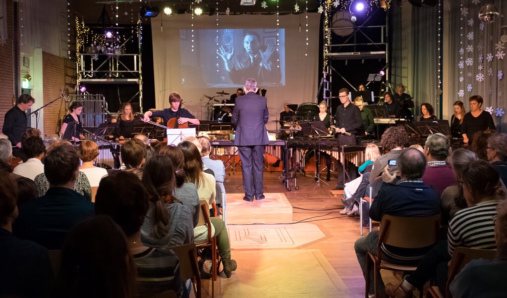 Op zaterdagavond speelde de Melodie Percussie Groep van de Koninklijke Blitse Harmonie een gevarieerd programma met als thema de film. (foto Hans Lebbe)