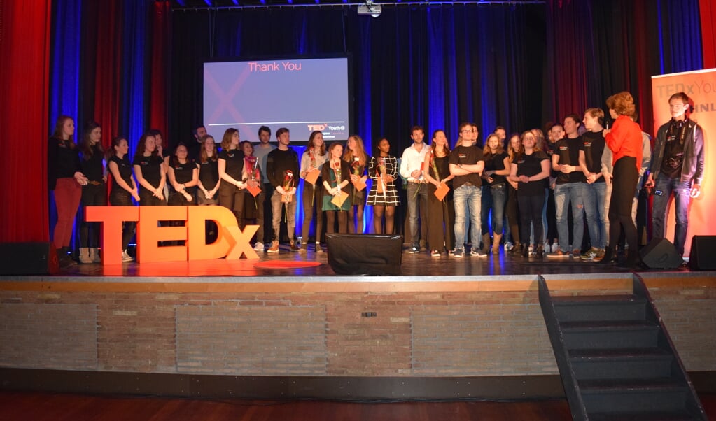 Alle HNL-organisatoren van de eerste succesvolle TEDxYouth in Bilthoven.