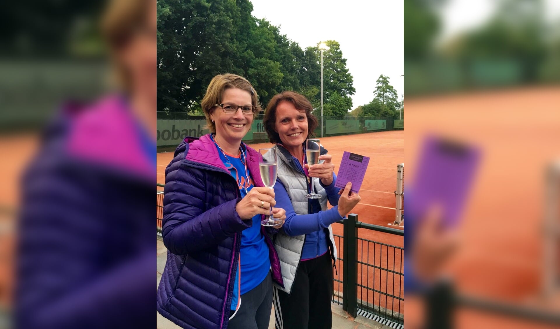 Mathilde Balabrega en Paulien Jap Tjoen San - Poot namen de honneurs waar namens het Damesteam.