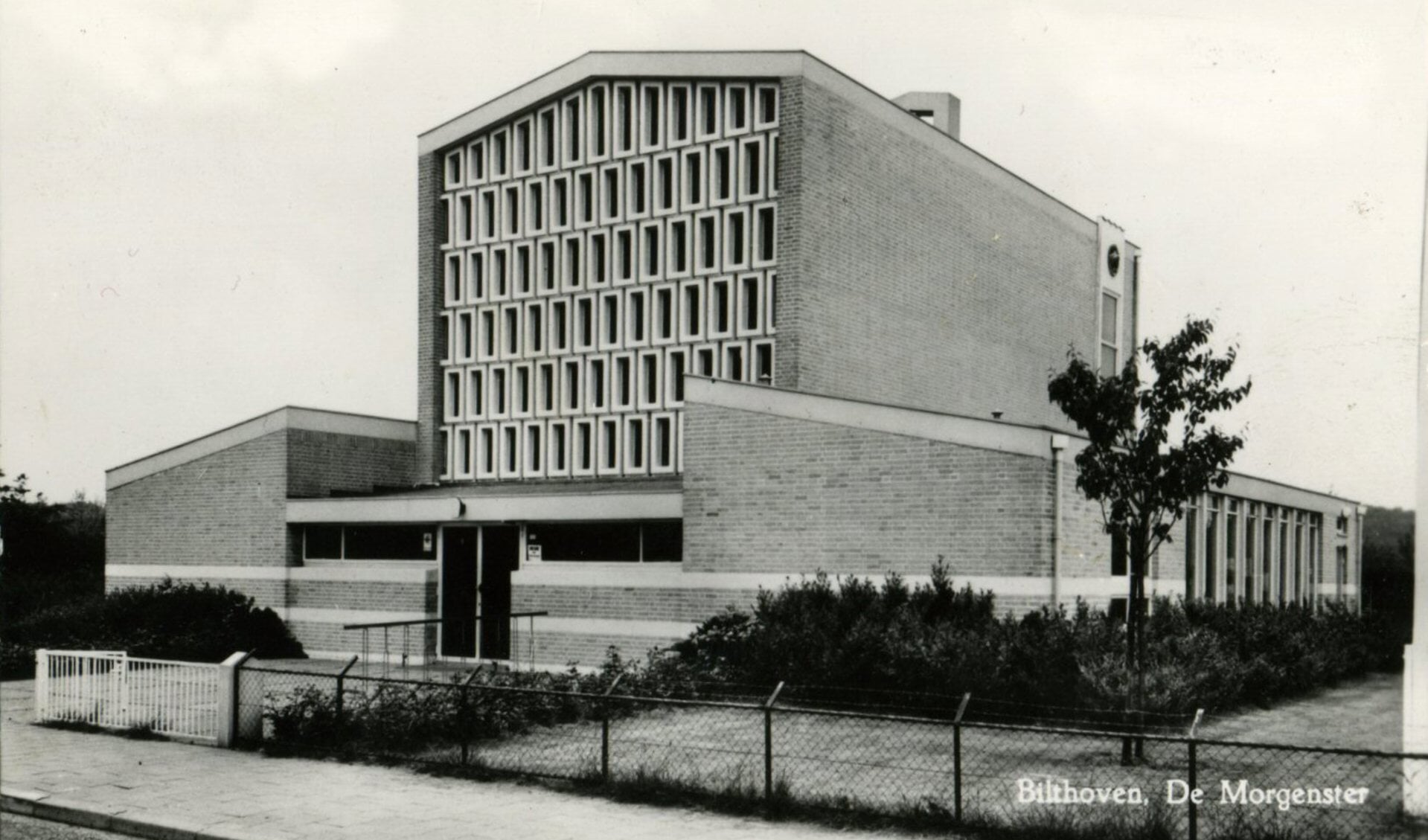 De Morgensterkerk aan de Dierenriem in Bilthoven werd in 1964 ingewijd. In 1997 ging die Hervormde Gemeente samen met de Opstandingskerk, waarna het kerkgebouw werd afgebroken.