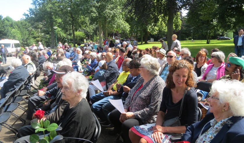 Een grote opkomst bij de herdenking.