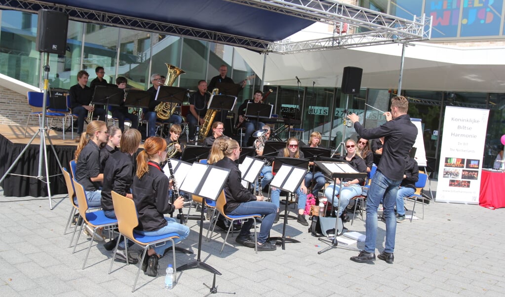 Tijdens de open dag van Het Lichtruim (Bilthoven) was er een geweldige bijdrage van het Jeugdorkest Biltse Harmonie. [foto Reyn Schuurman]