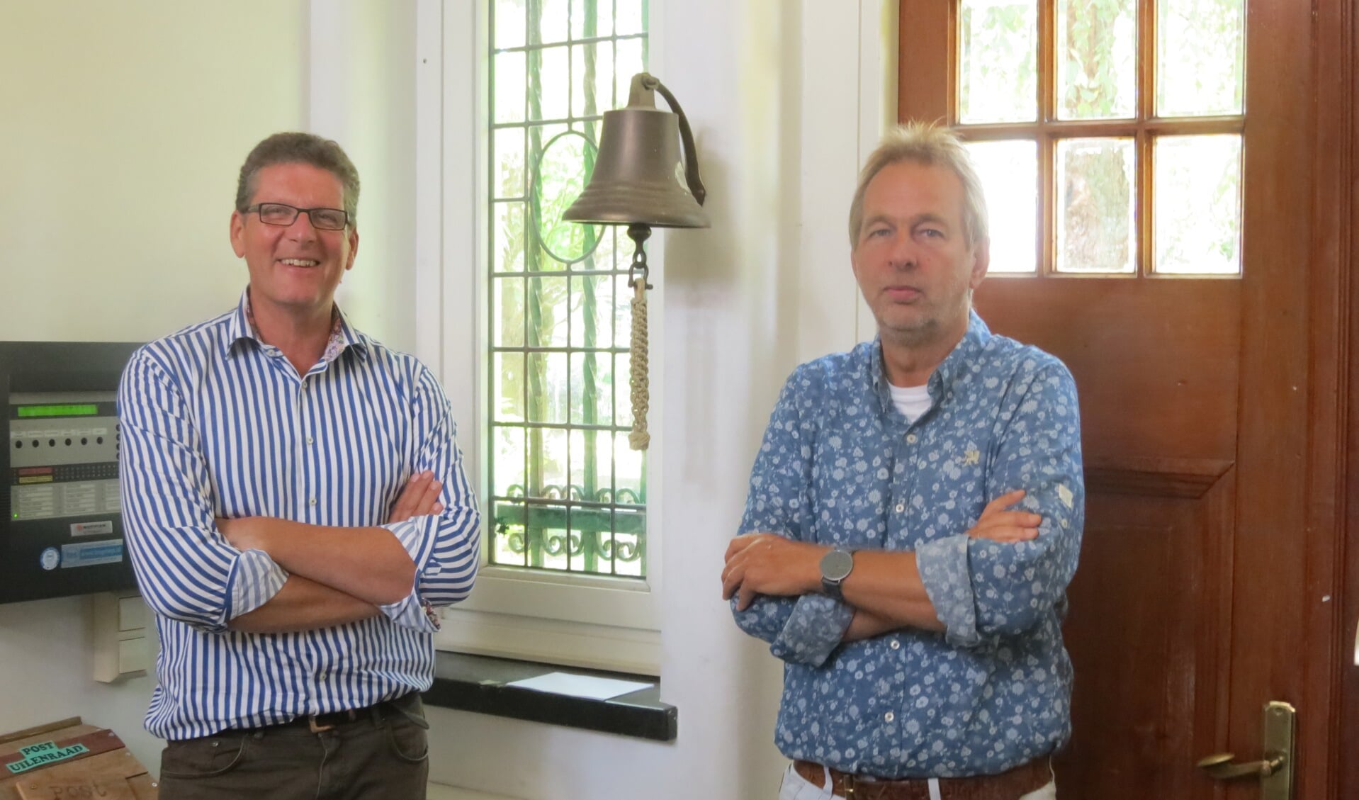Martin van Veelen en schooldirecteur Rob van Maanen (rechts).