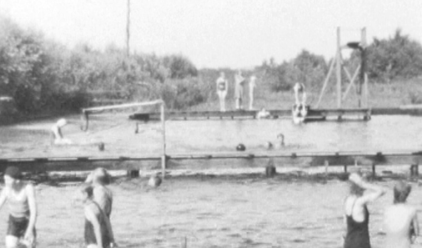 Natuurzwembad in 1943