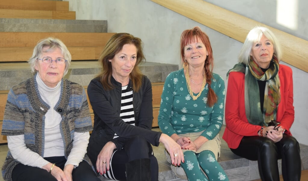 Van links naar rechts: Corrie Keij, Claire van Lierop, Irene van Genderen en Ine de Charro. [foto Walter Eijndhoven]