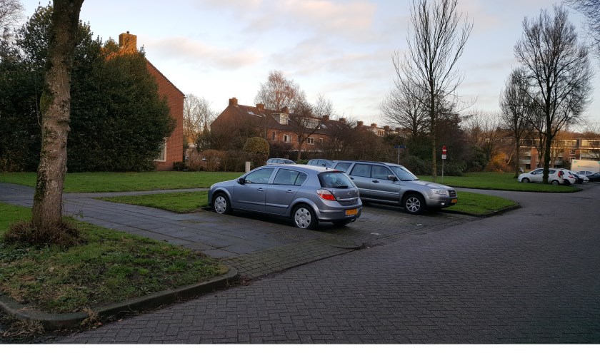 De Abt Ludolfweg in De Bilt is een van de beoogde locaties voor een nieuw oplaadpunt.