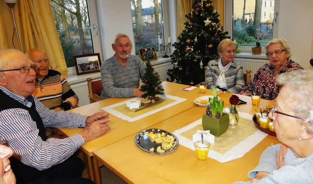 Het nieuwjaarsadvocaatje ontbreekt niet. (foto Ido Huitenga)