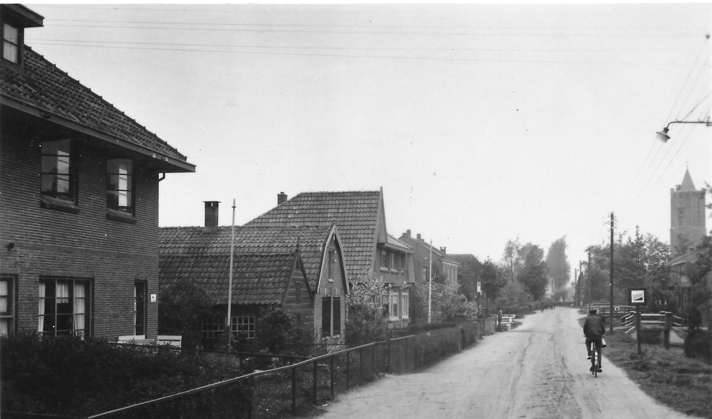 In 1954 worden restanten van Achttienhoven en Westbroek samengevoegd tot één gemeente, die maar drie jaar bestaat. In 1957 wordt het grootste deel bij Maartensdijk gevoegd en het andere (zuidelijk) deel komt bij Maarssen 