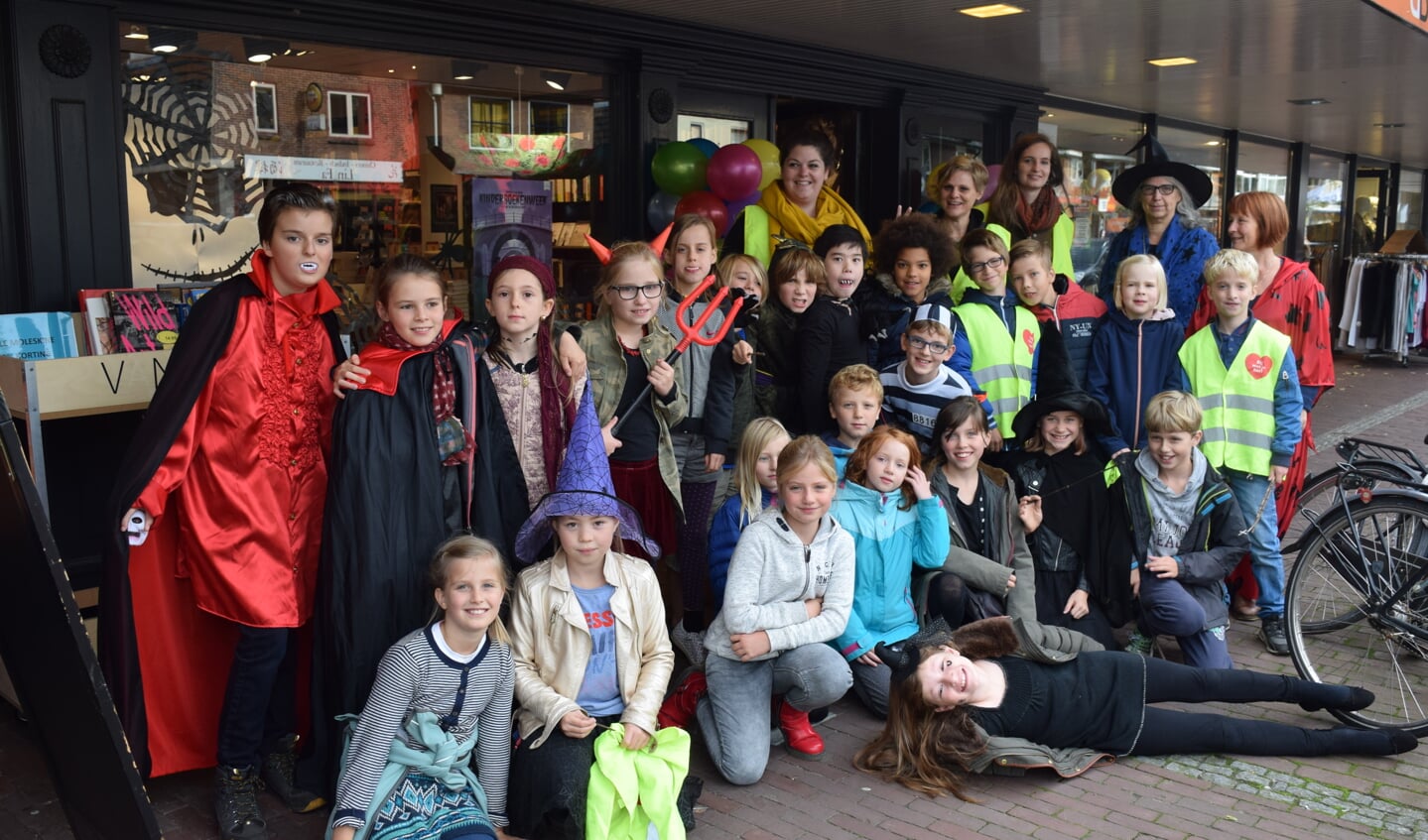 Boekhandel Bouwman nodigde leerlingen van het Zonnewiel uit om de Kinderboekenweek te vieren. 