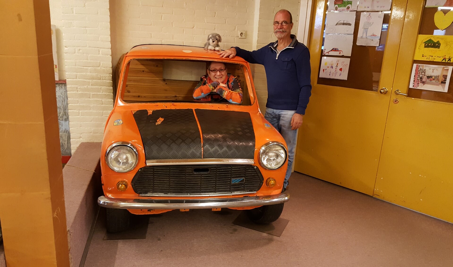  Na bijna 33 jaar verdwijnt het oranje autootje uit het winkelbeeld van de Hessenweg.