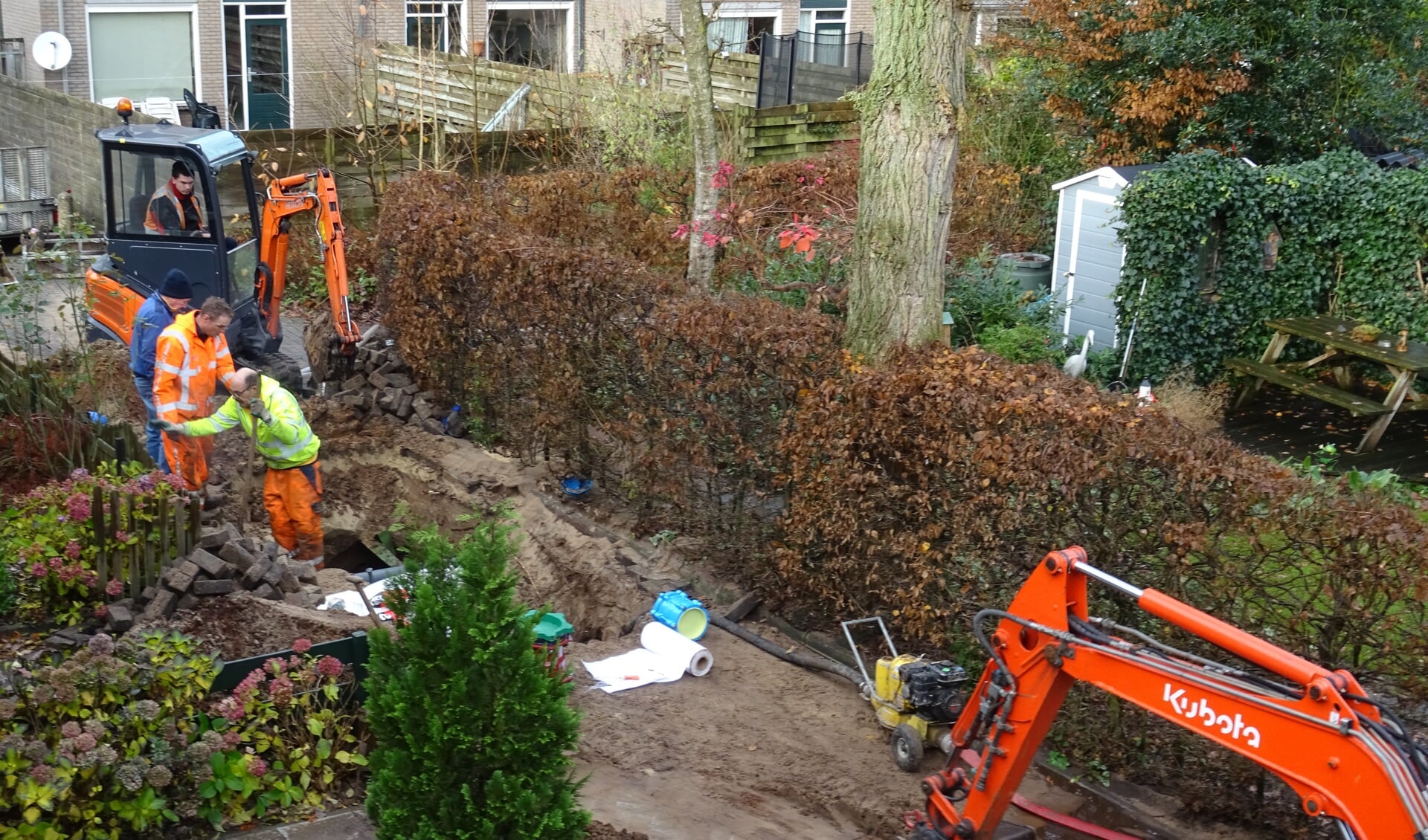 Reparatiewerkzaamheden aan de Bereklauw in Maartensdijk.